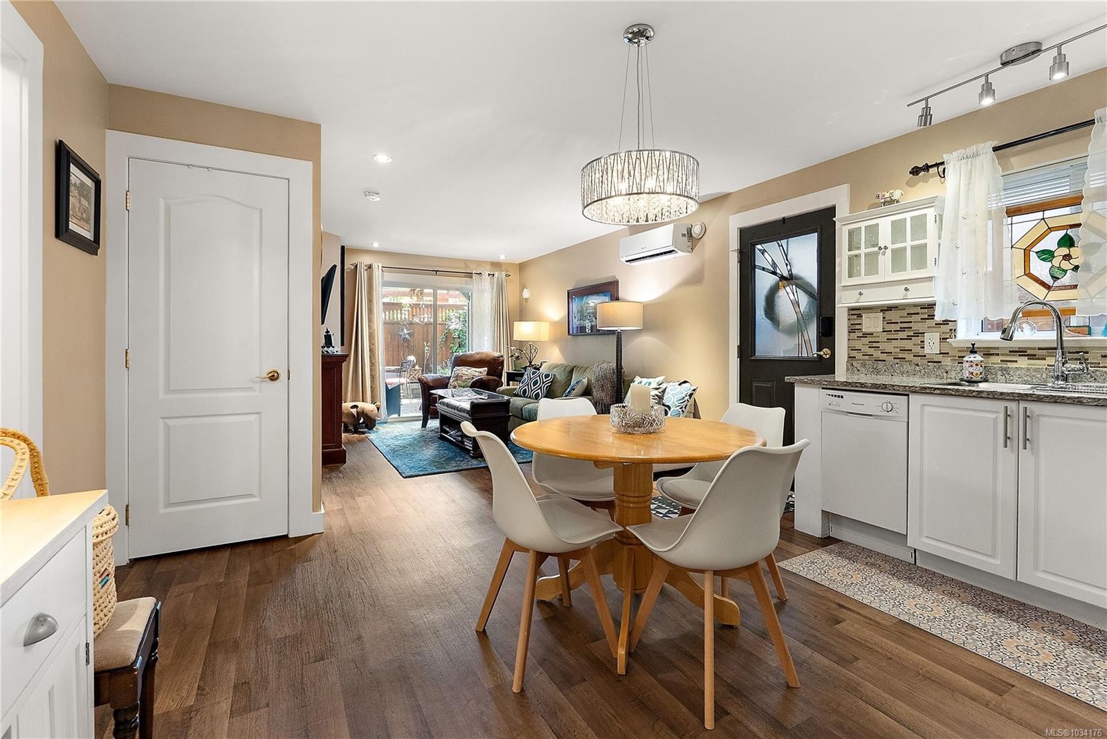 9713 Second St, Sidney, BC - Indoor Photo Showing Dining Room