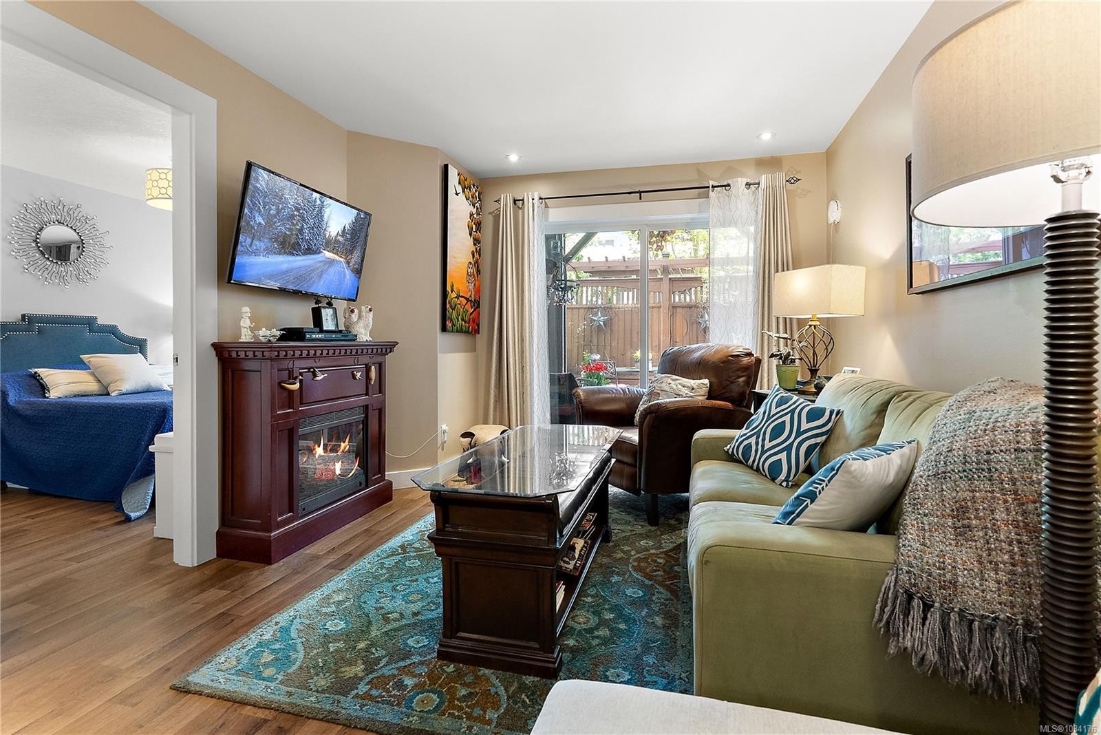 9713 Second St, Sidney, BC - Indoor Photo Showing Living Room With Fireplace