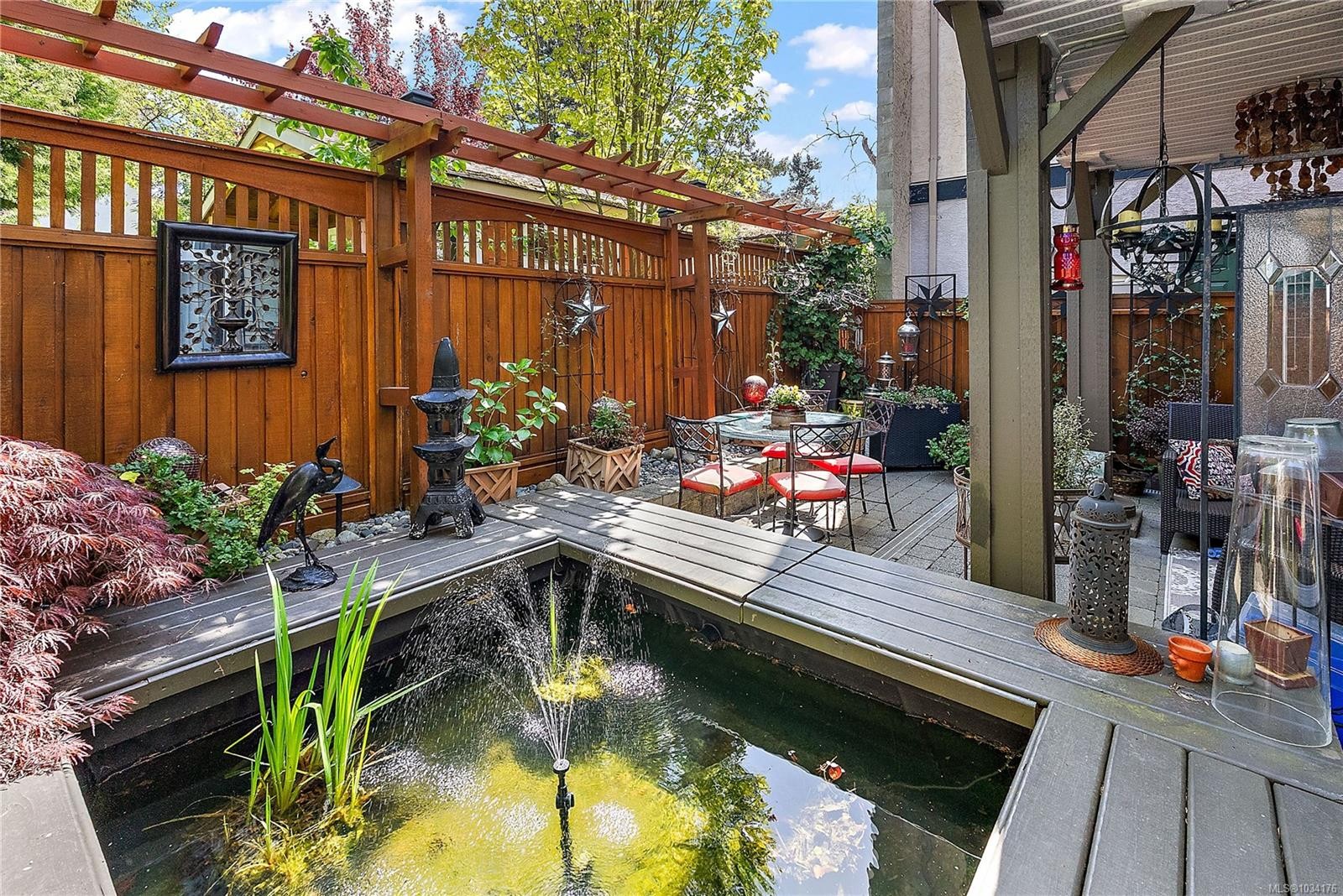 9713 Second St, Sidney, BC - Outdoor