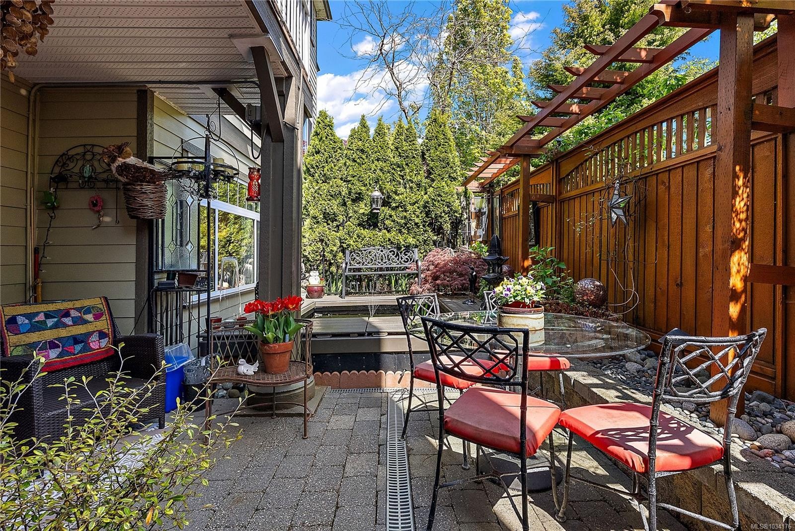 9713 Second St, Sidney, BC - Outdoor With Deck Patio Veranda With Exterior