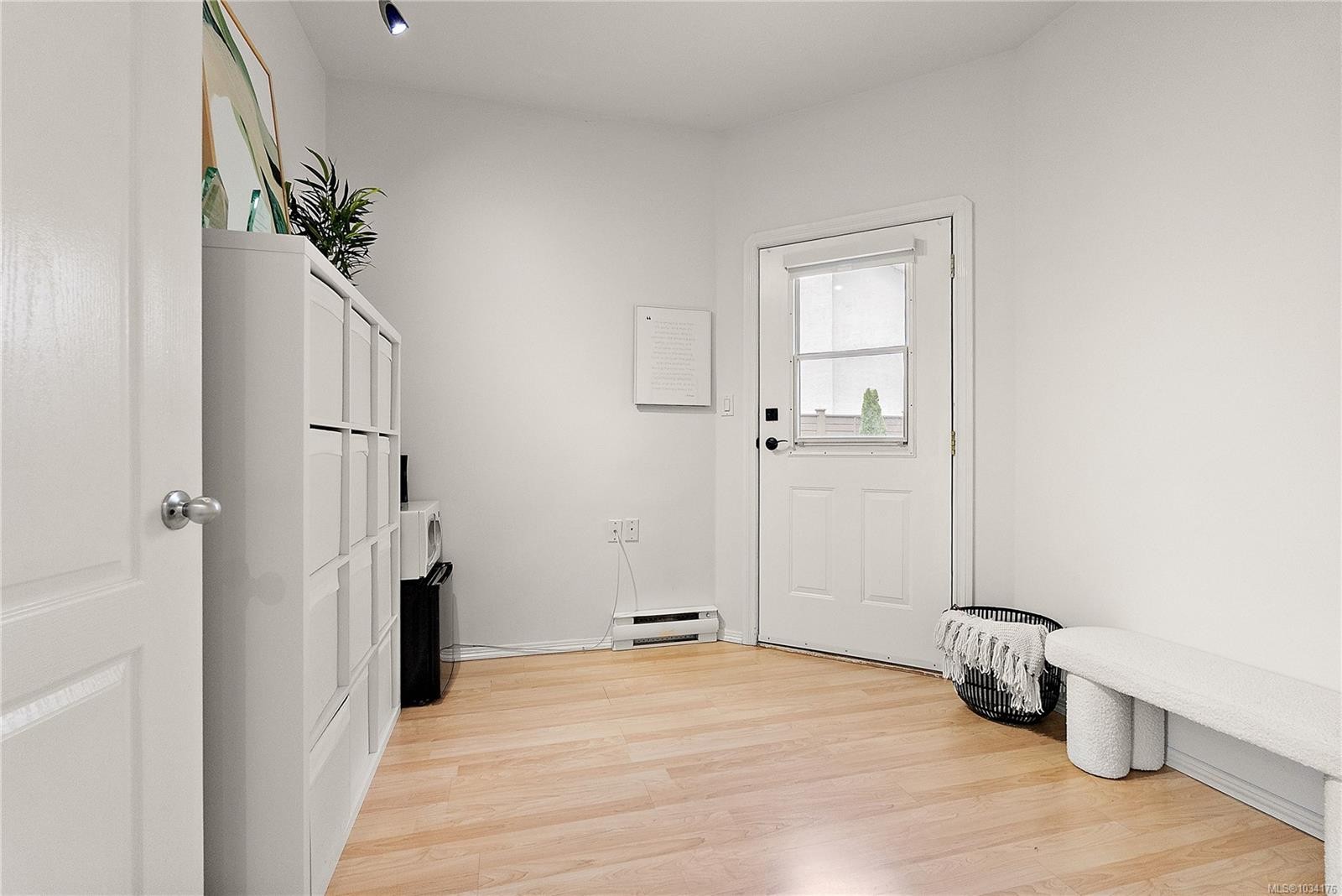 9713 Second St, Sidney, BC - Indoor Photo Showing Other Room