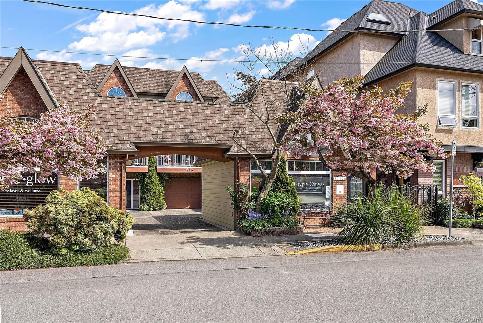 9713 Second St, Sidney, BC - Outdoor