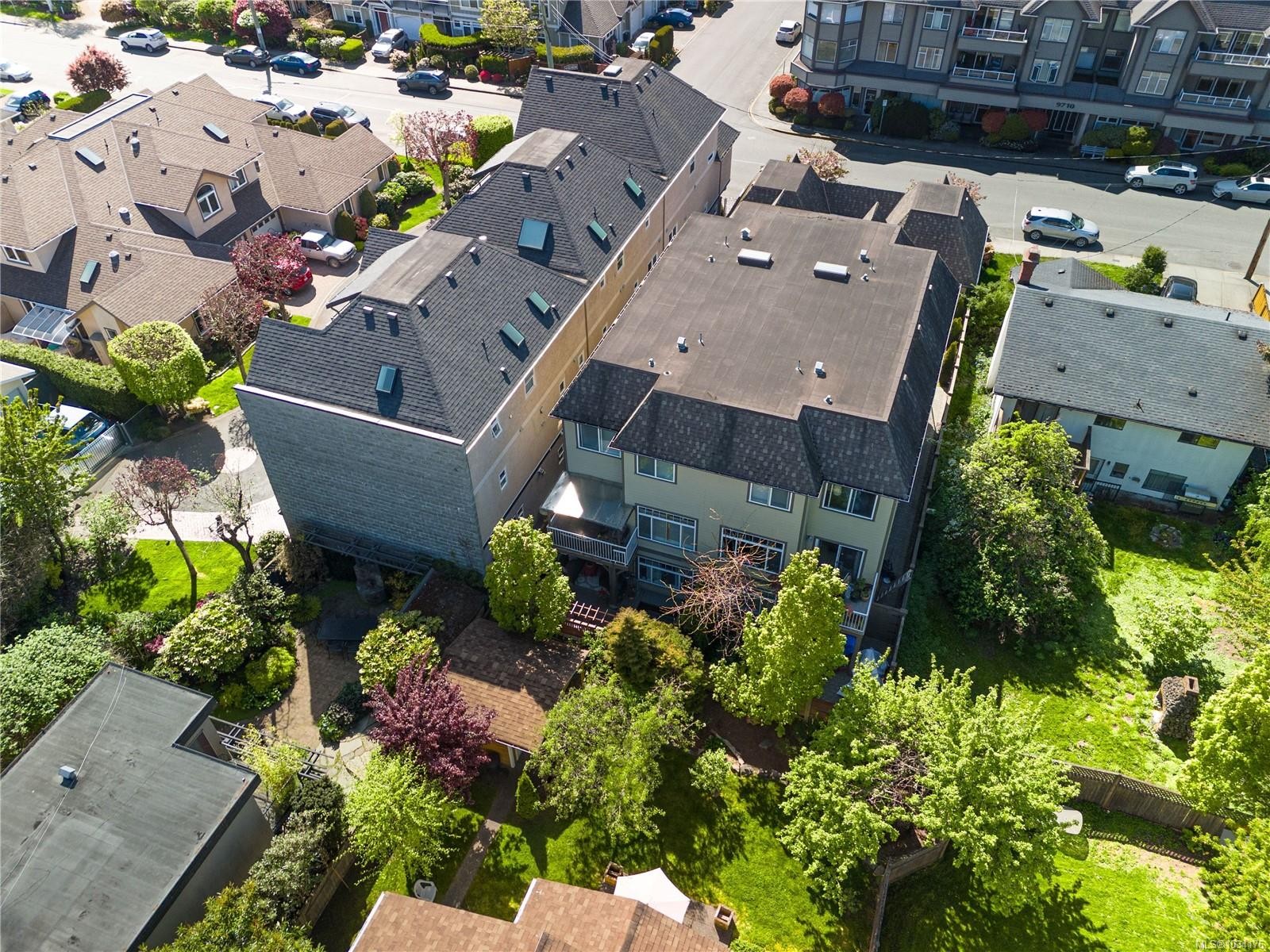 9713 Second St, Sidney, BC - Outdoor