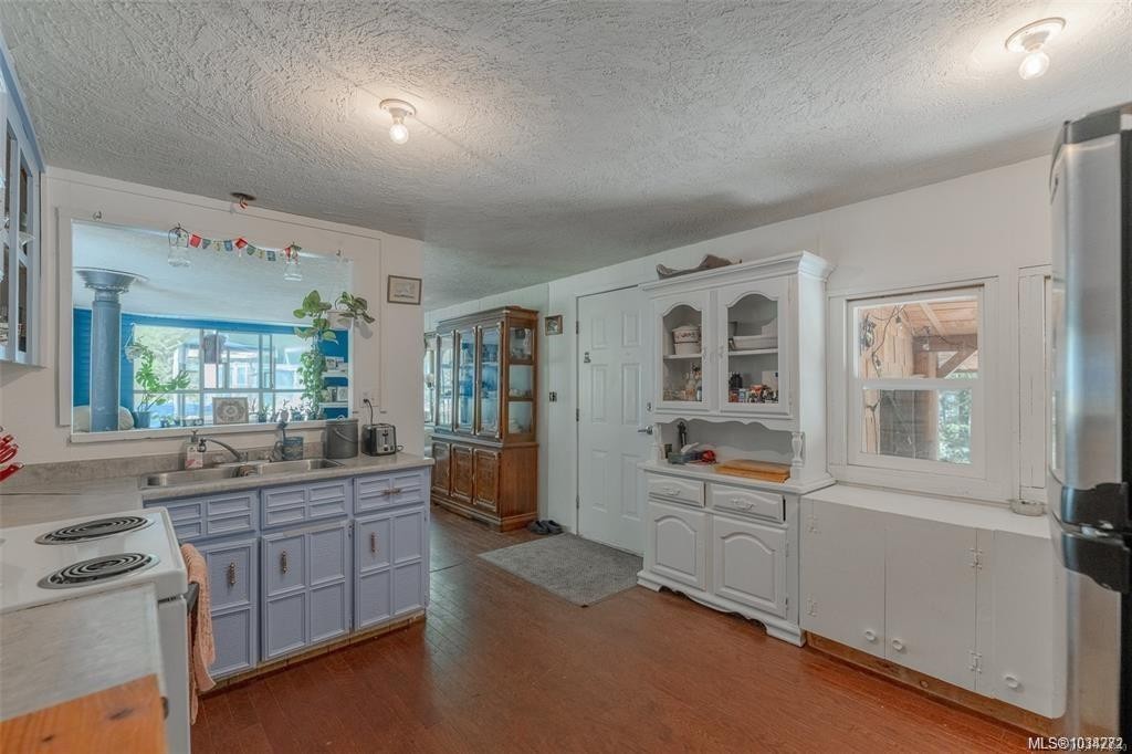 300 Oakdowne Rd, Qualicum Beach, BC