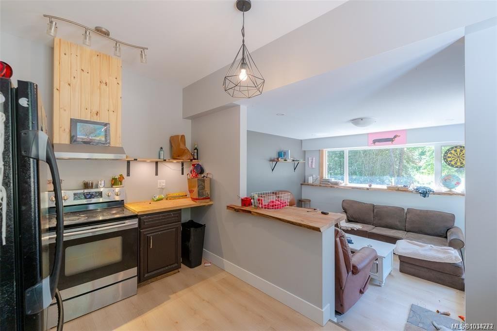 300 Oakdowne Rd, Qualicum Beach, BC