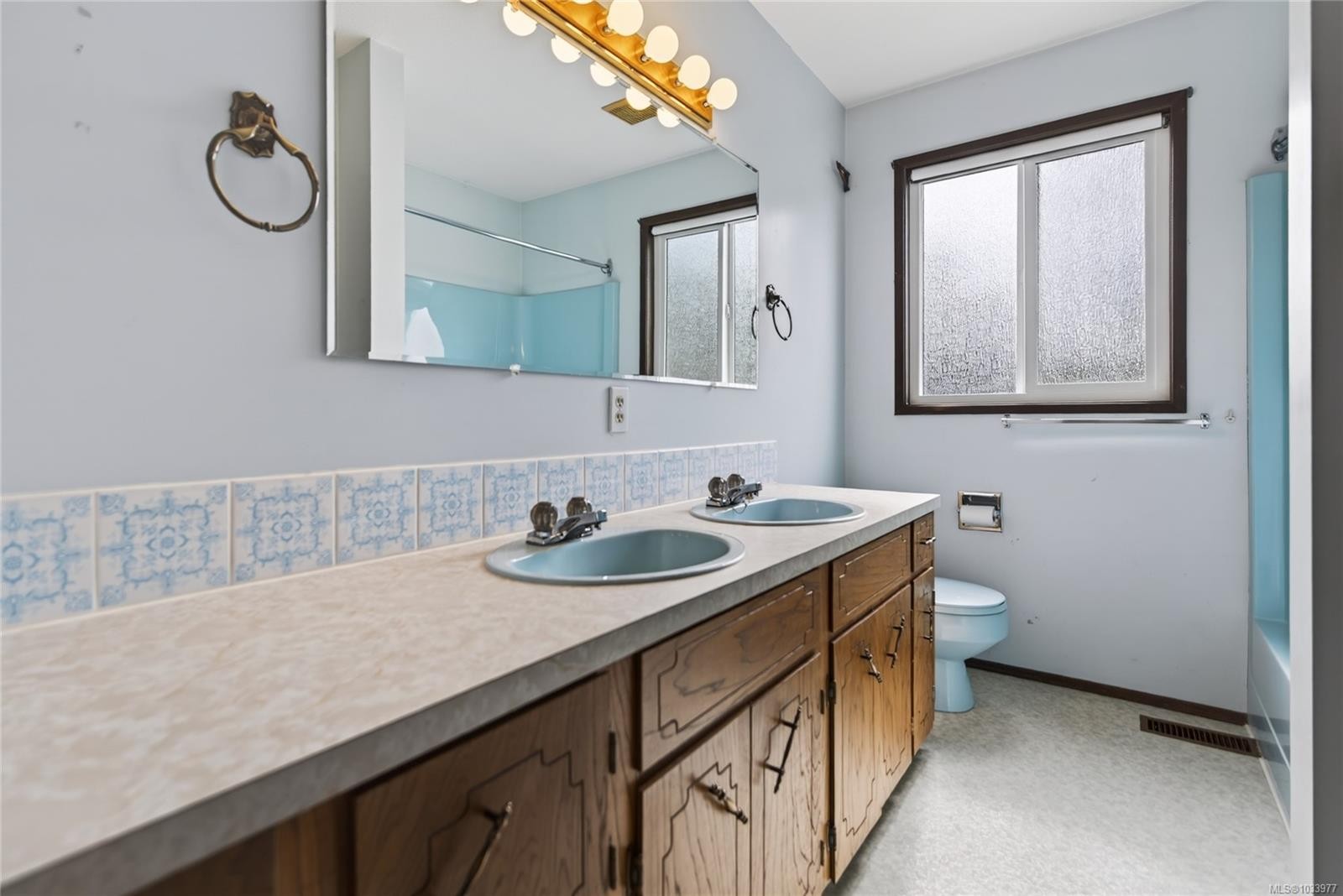 645 Summit Pl, Comox, BC