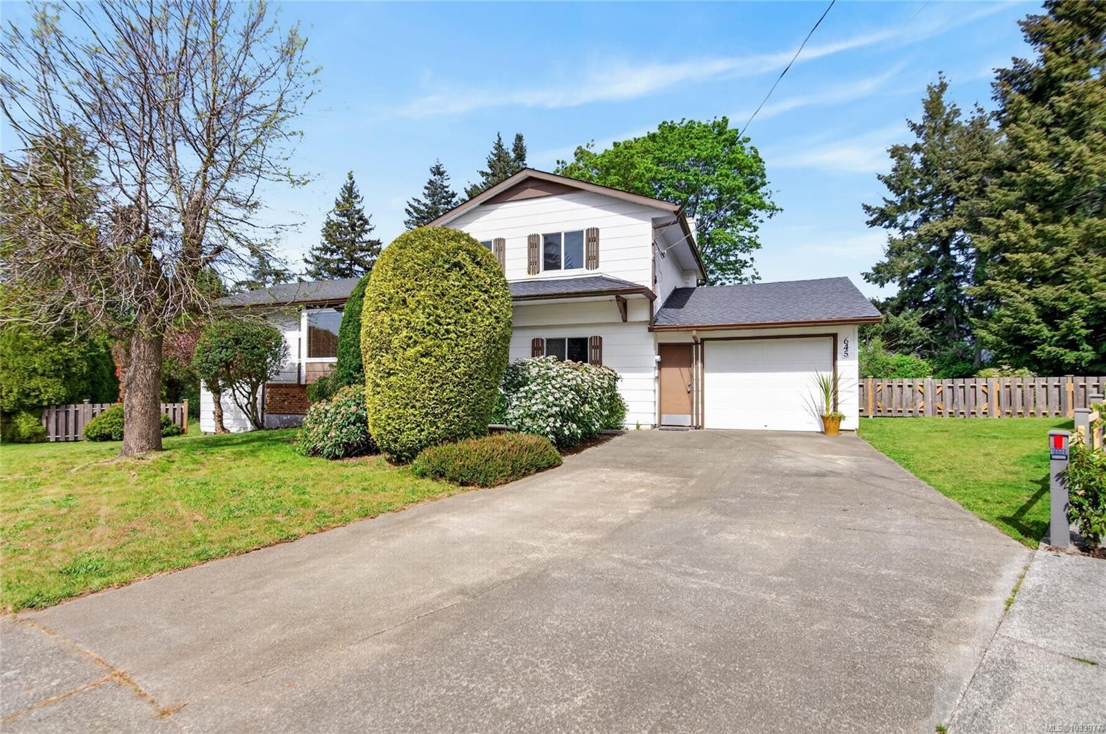 645 Summit Pl, Comox, BC