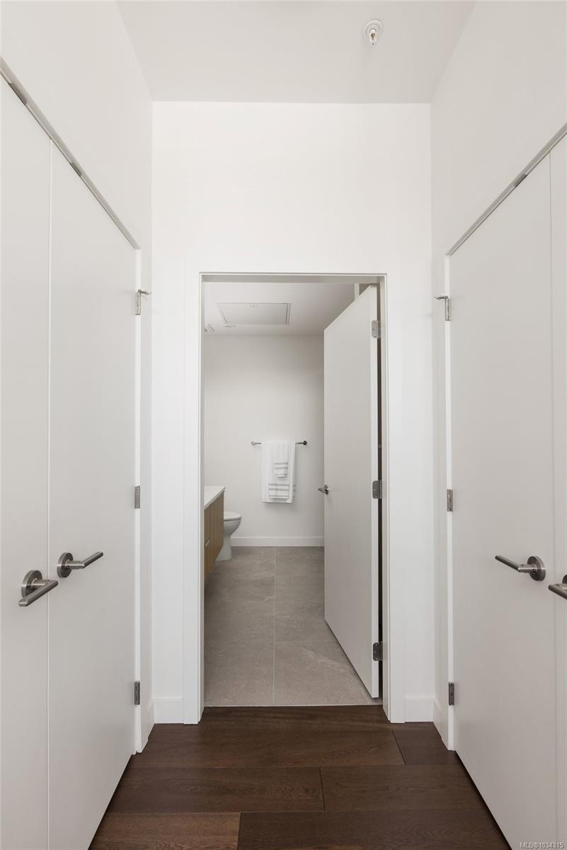 #206-9570 Fifth St, Sidney, BC - Indoor Photo Showing Other Room