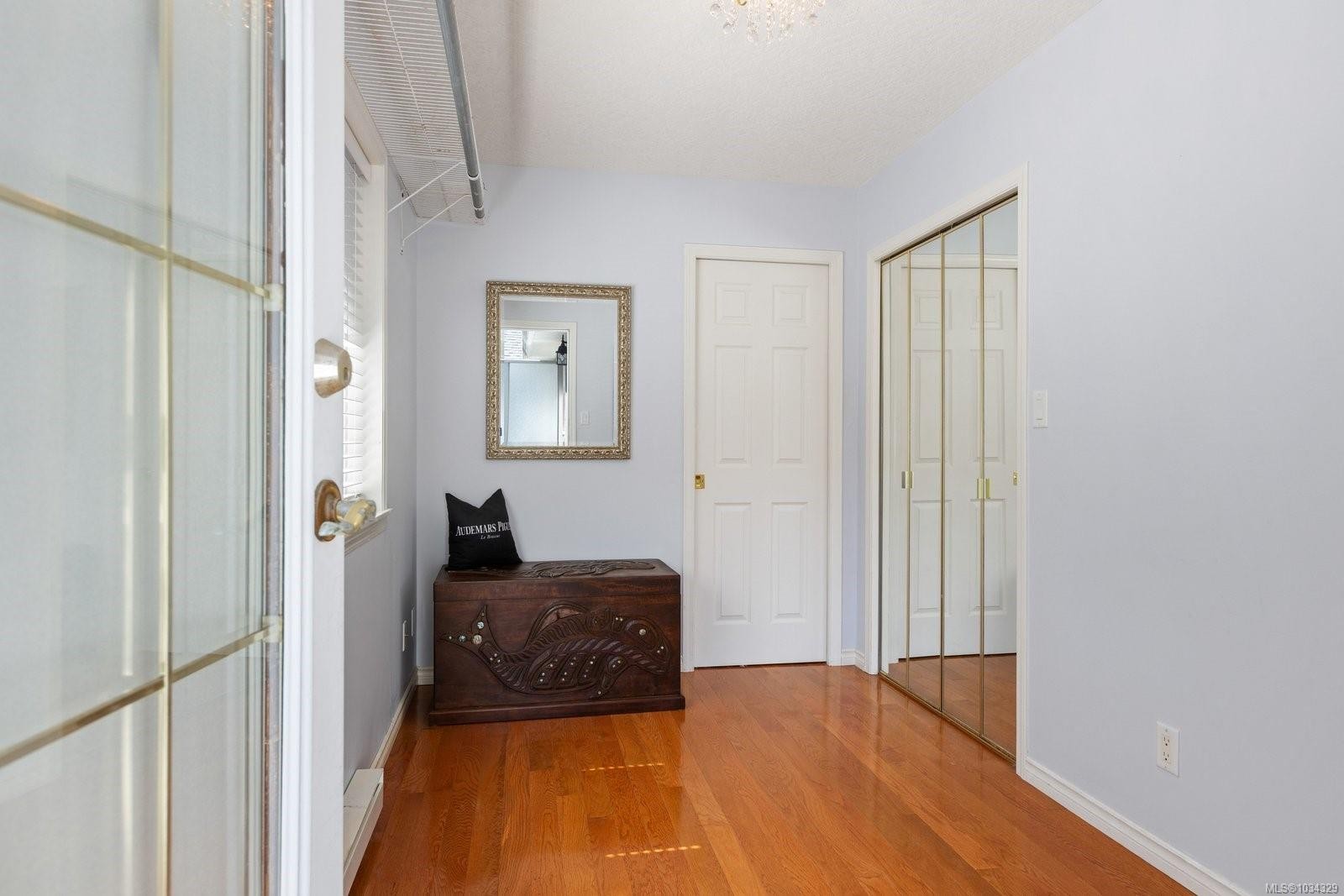 1-9875 Third St, Sidney, BC - Indoor Photo Showing Other Room