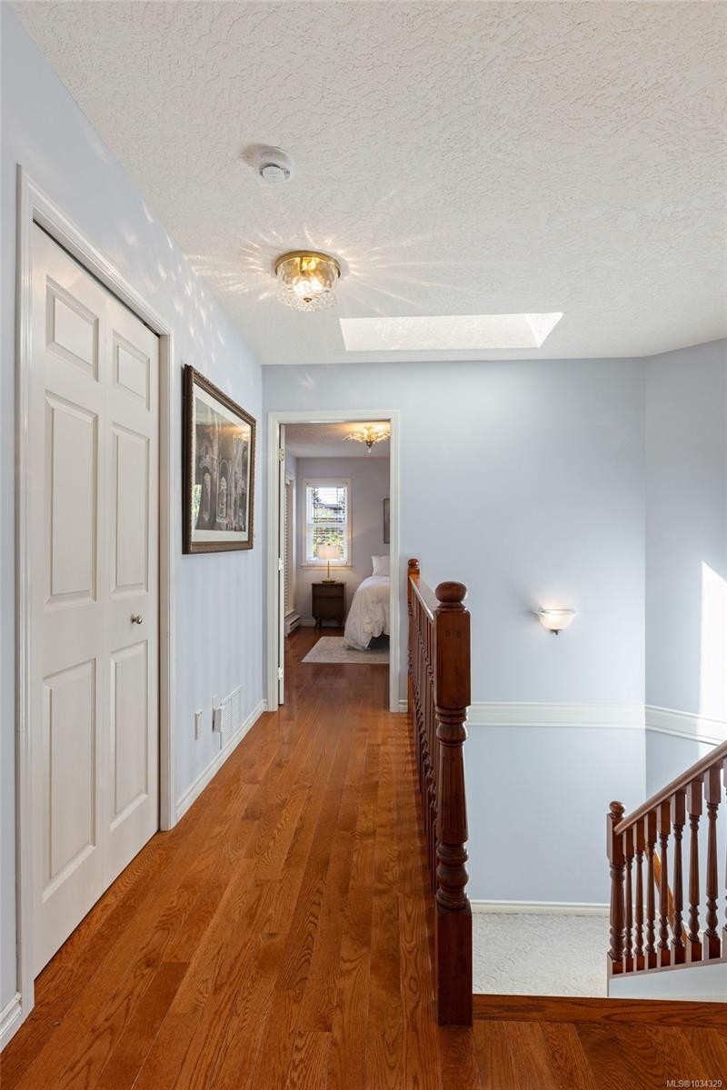1-9875 Third St, Sidney, BC - Indoor Photo Showing Other Room
