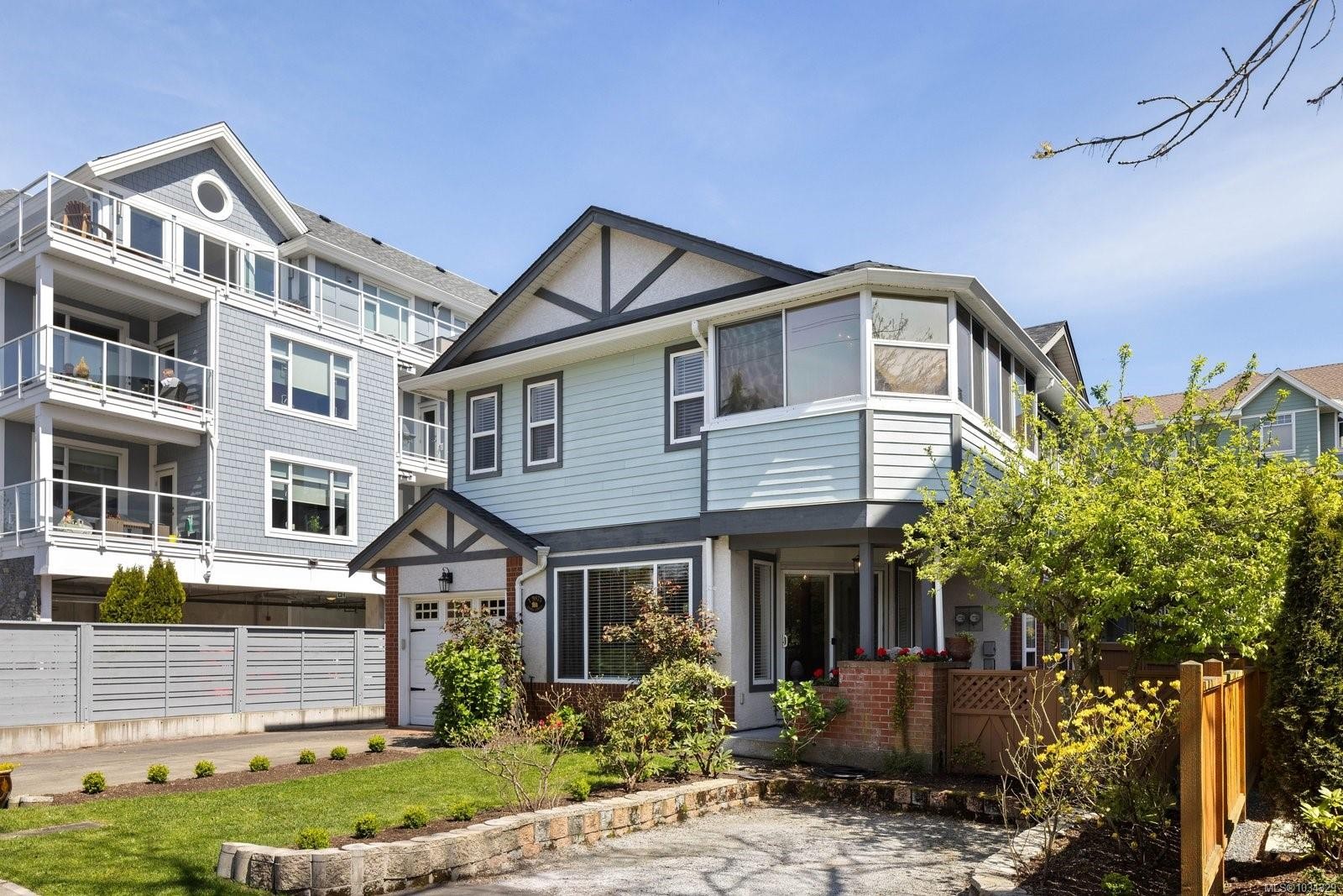 1-9875 Third St, Sidney, BC - Outdoor With Balcony
