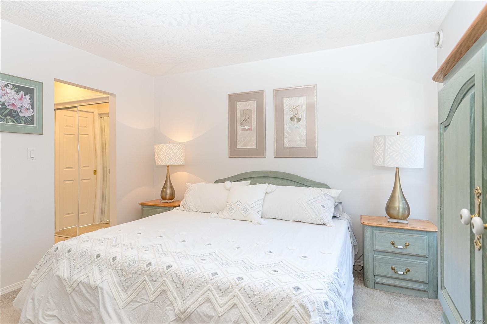 311-9919 Fourth St, Sidney, BC - Indoor Photo Showing Bedroom