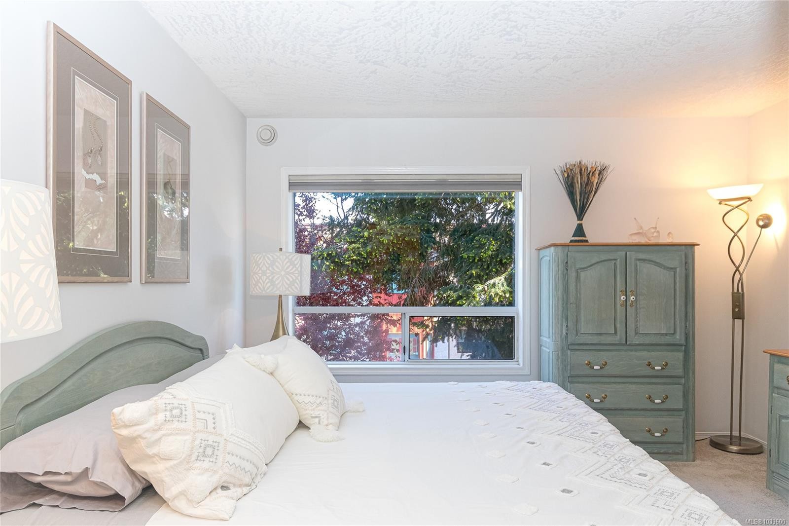 311-9919 Fourth St, Sidney, BC - Indoor Photo Showing Bedroom