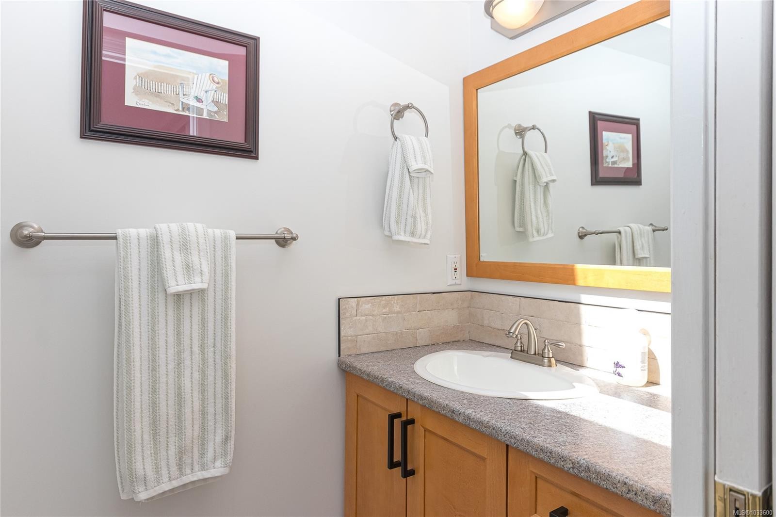 311-9919 Fourth St, Sidney, BC - Indoor Photo Showing Bathroom