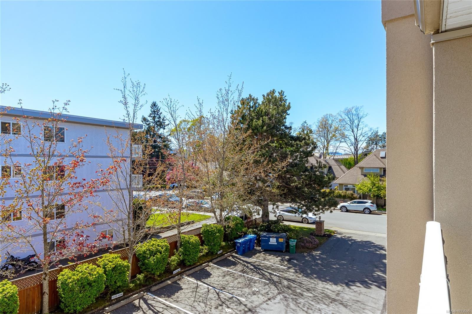 311-9919 Fourth St, Sidney, BC - Outdoor