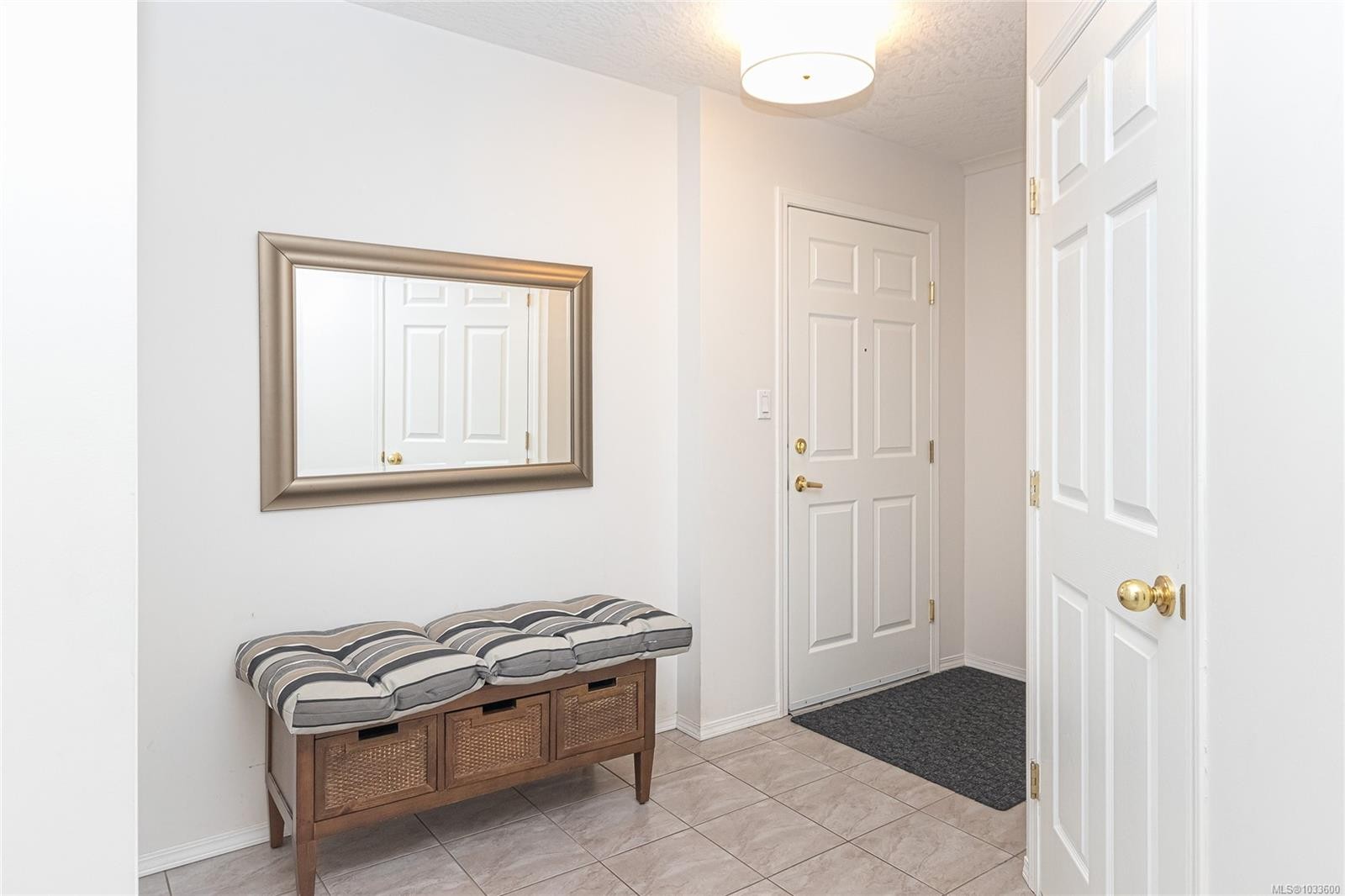 311-9919 Fourth St, Sidney, BC - Indoor Photo Showing Other Room