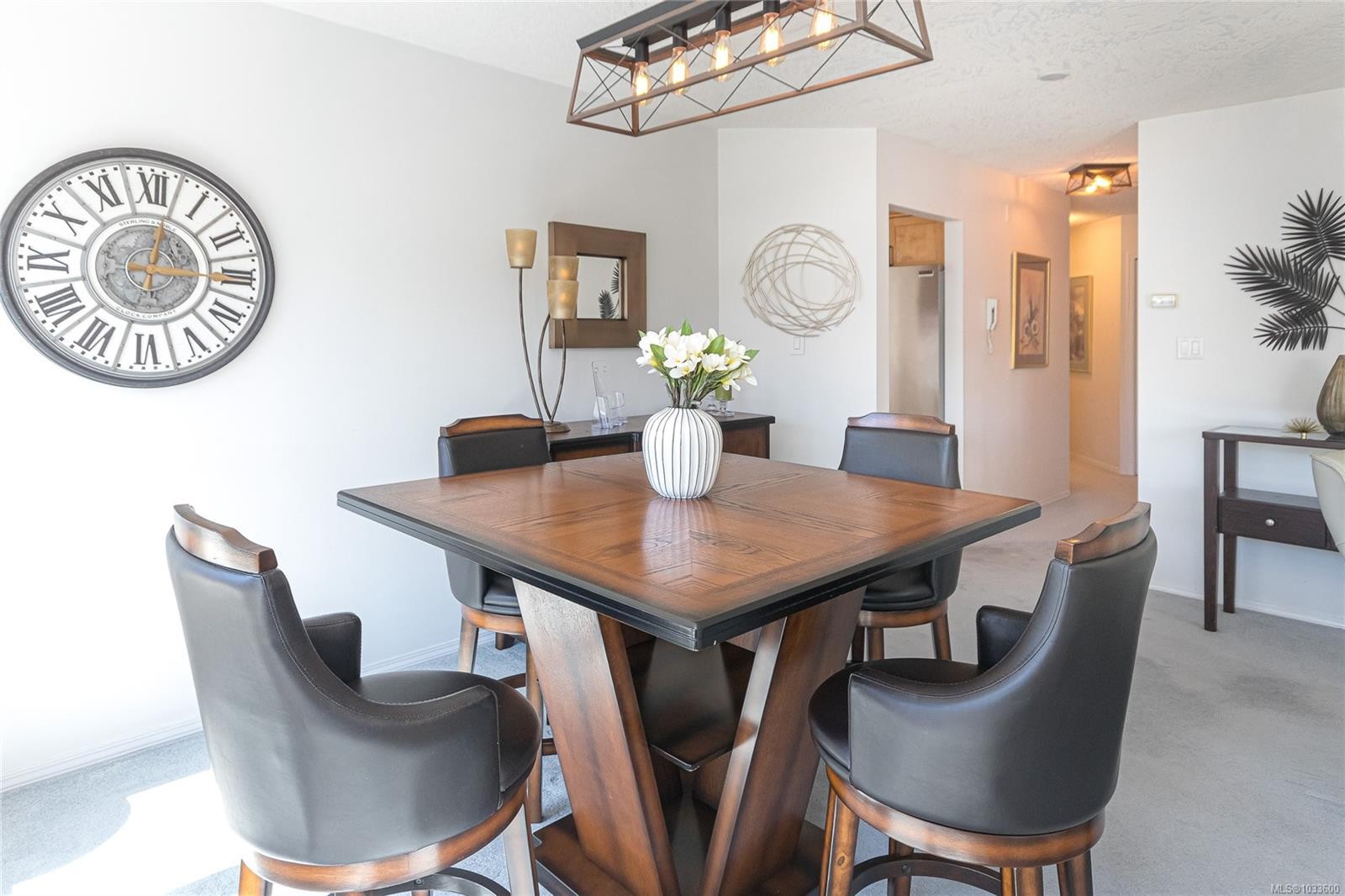 311-9919 Fourth St, Sidney, BC - Indoor Photo Showing Dining Room