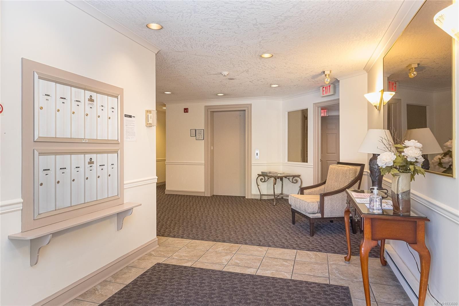 311-9919 Fourth St, Sidney, BC - Indoor Photo Showing Other Room