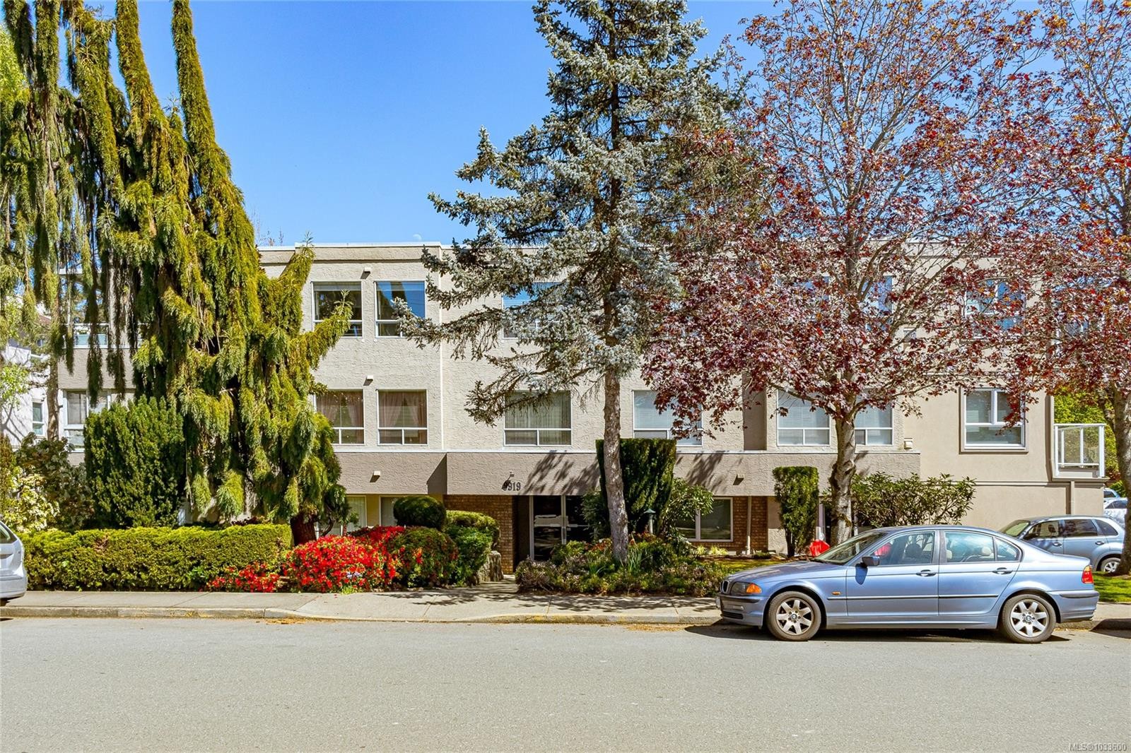 311-9919 Fourth St, Sidney, BC - Outdoor With Facade