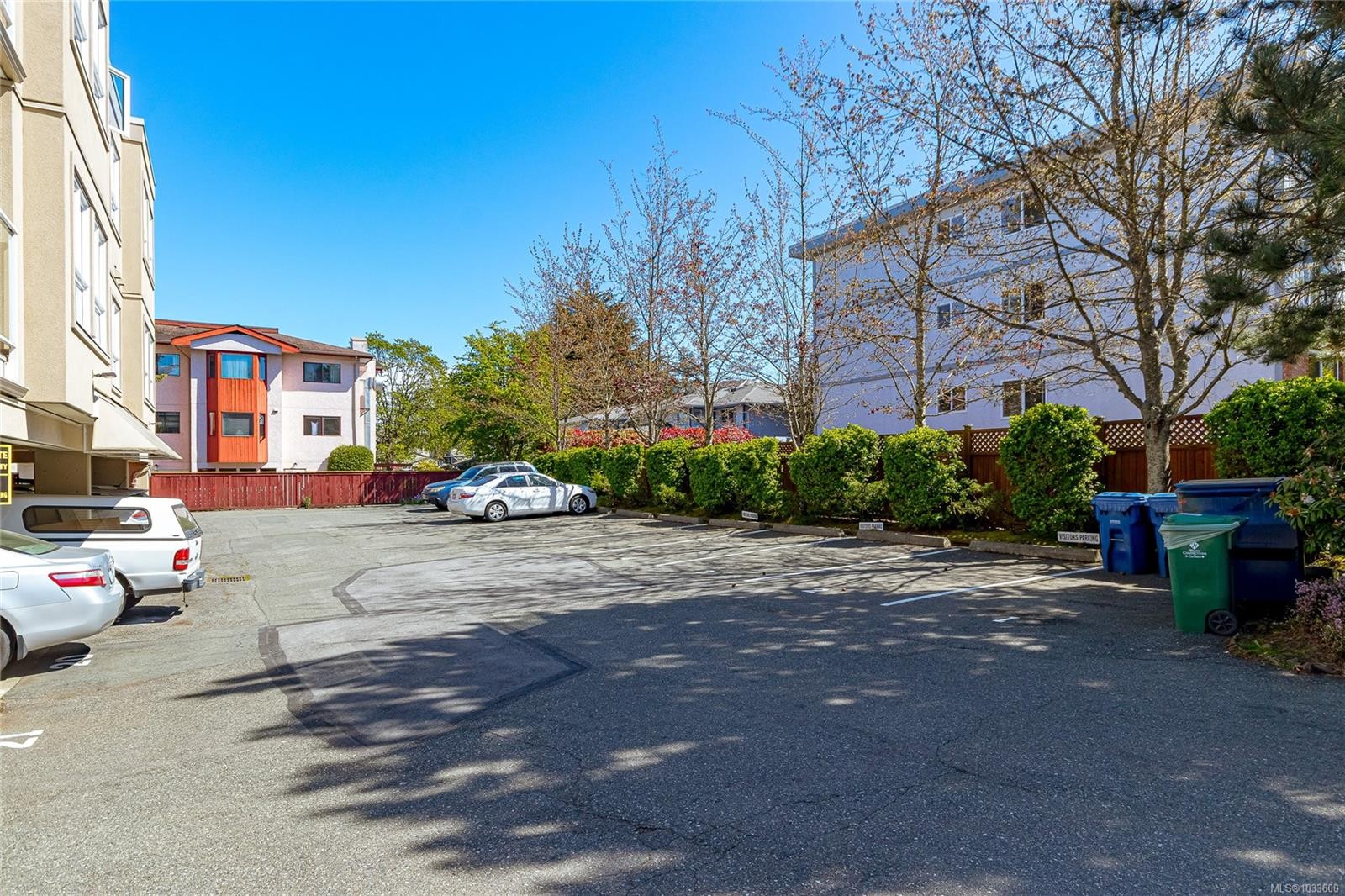 311-9919 Fourth St, Sidney, BC - Outdoor