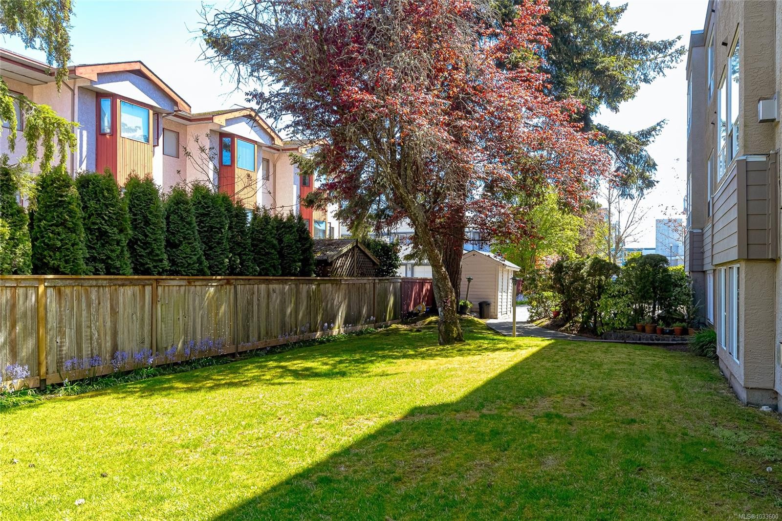 311-9919 Fourth St, Sidney, BC - Outdoor