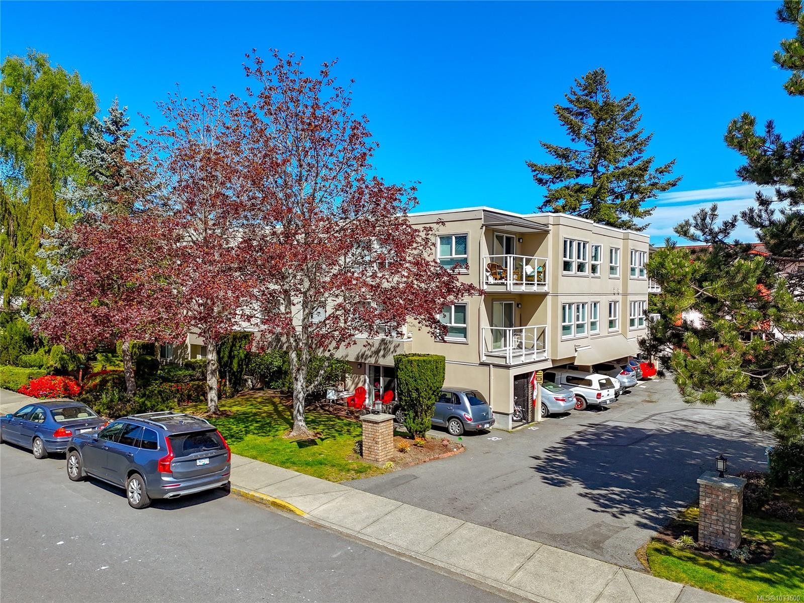 311-9919 Fourth St, Sidney, BC - Outdoor With Balcony