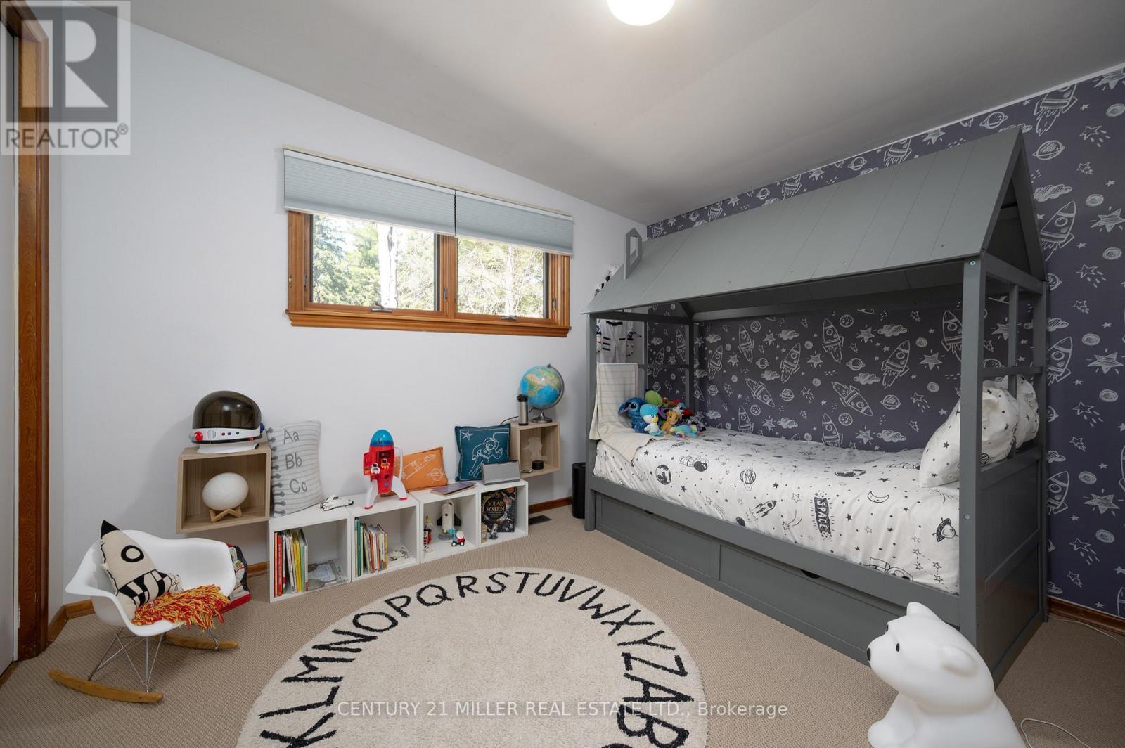 2602 No 2 Side Road, Burlington, ON - Indoor Photo Showing Bedroom