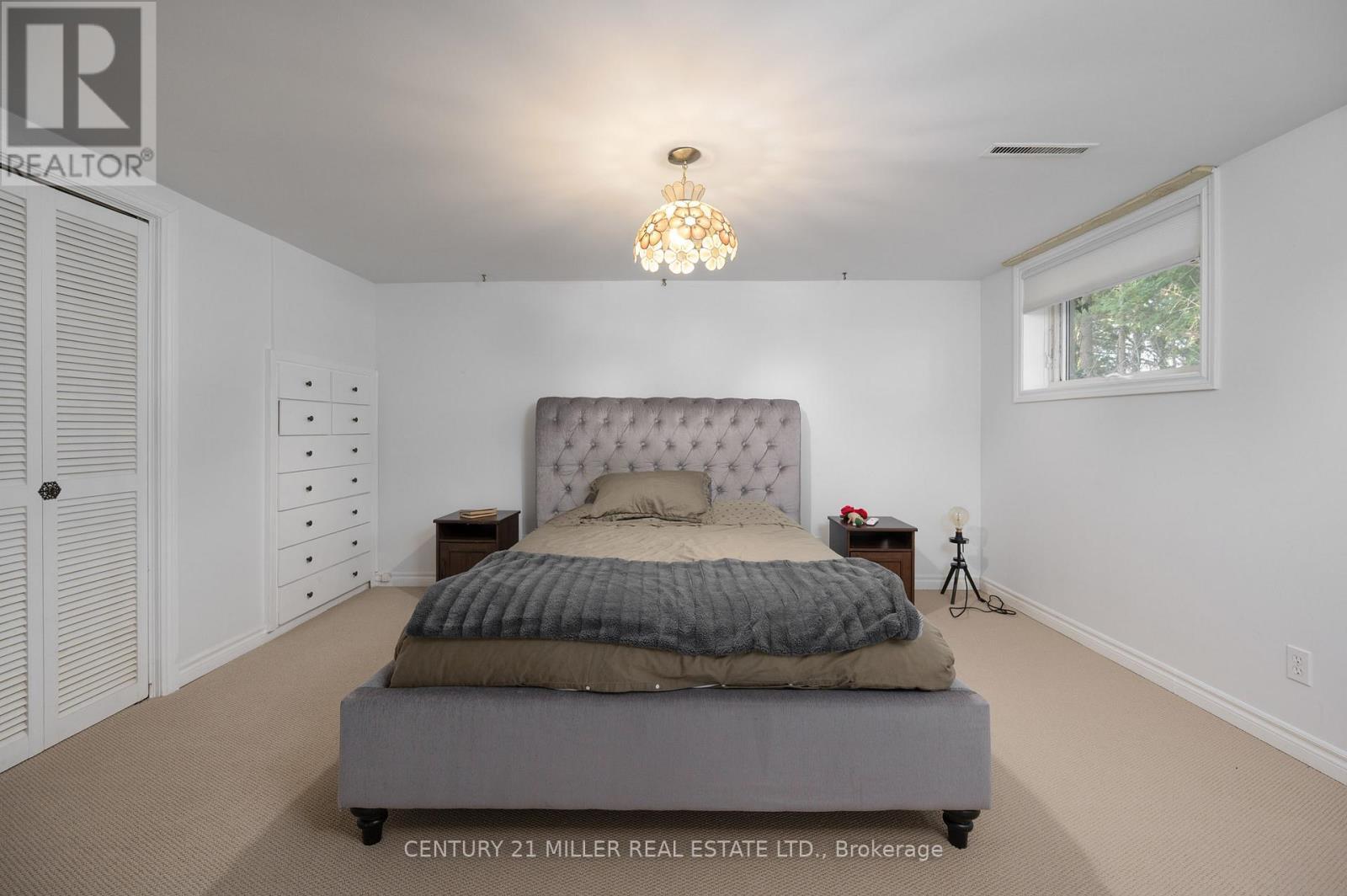 2602 No 2 Side Road, Burlington, ON - Indoor Photo Showing Bedroom