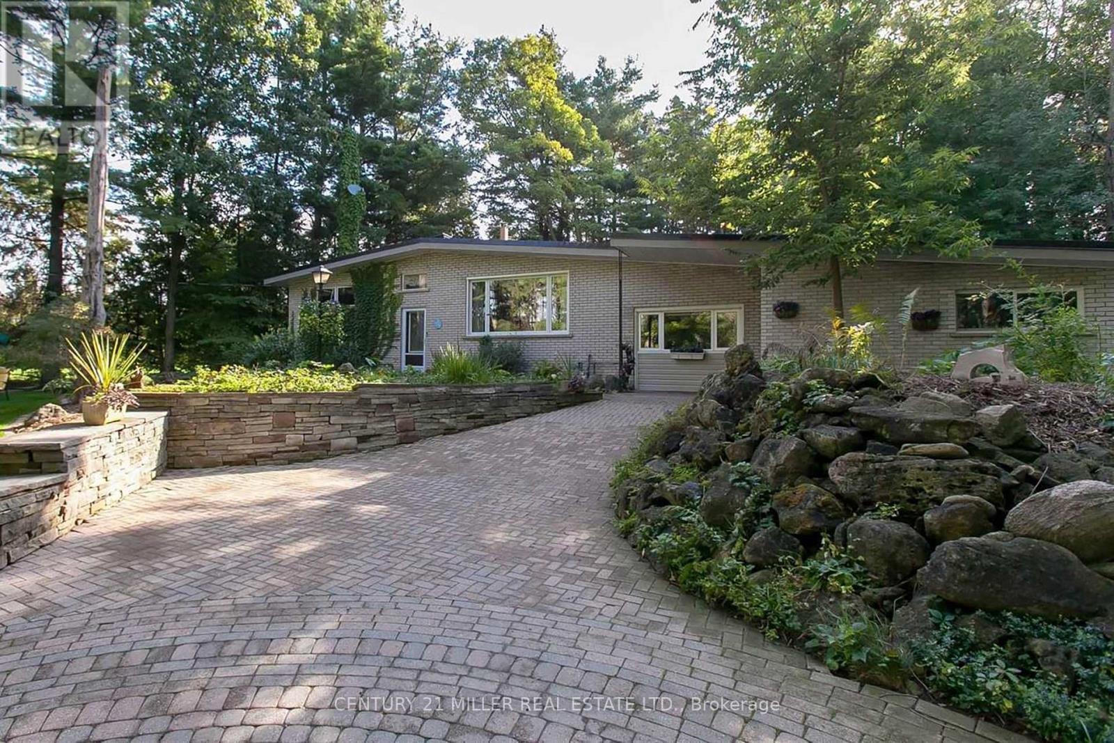 2602 No 2 Side Road, Burlington, ON - Outdoor