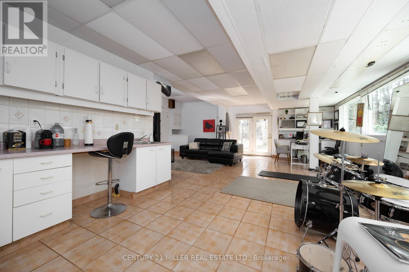 2602 No 2 Side Road, Burlington, ON - Indoor Photo Showing Kitchen