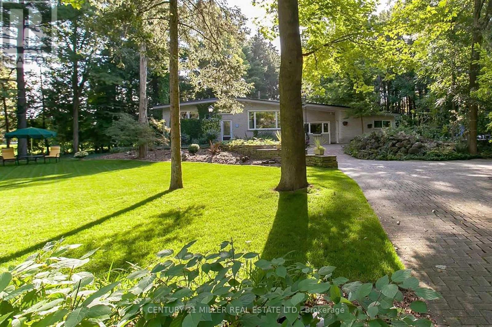 2602 No 2 Side Road, Burlington, ON - Outdoor