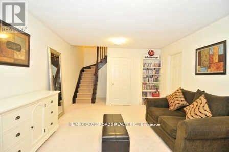 158 Harvest Hills Boulevard, Newmarket, ON - Indoor Photo Showing Living Room