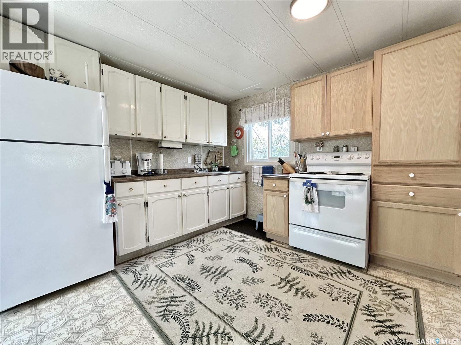 237 Amy Avenue, Alice Beach, SK - Indoor Photo Showing Kitchen