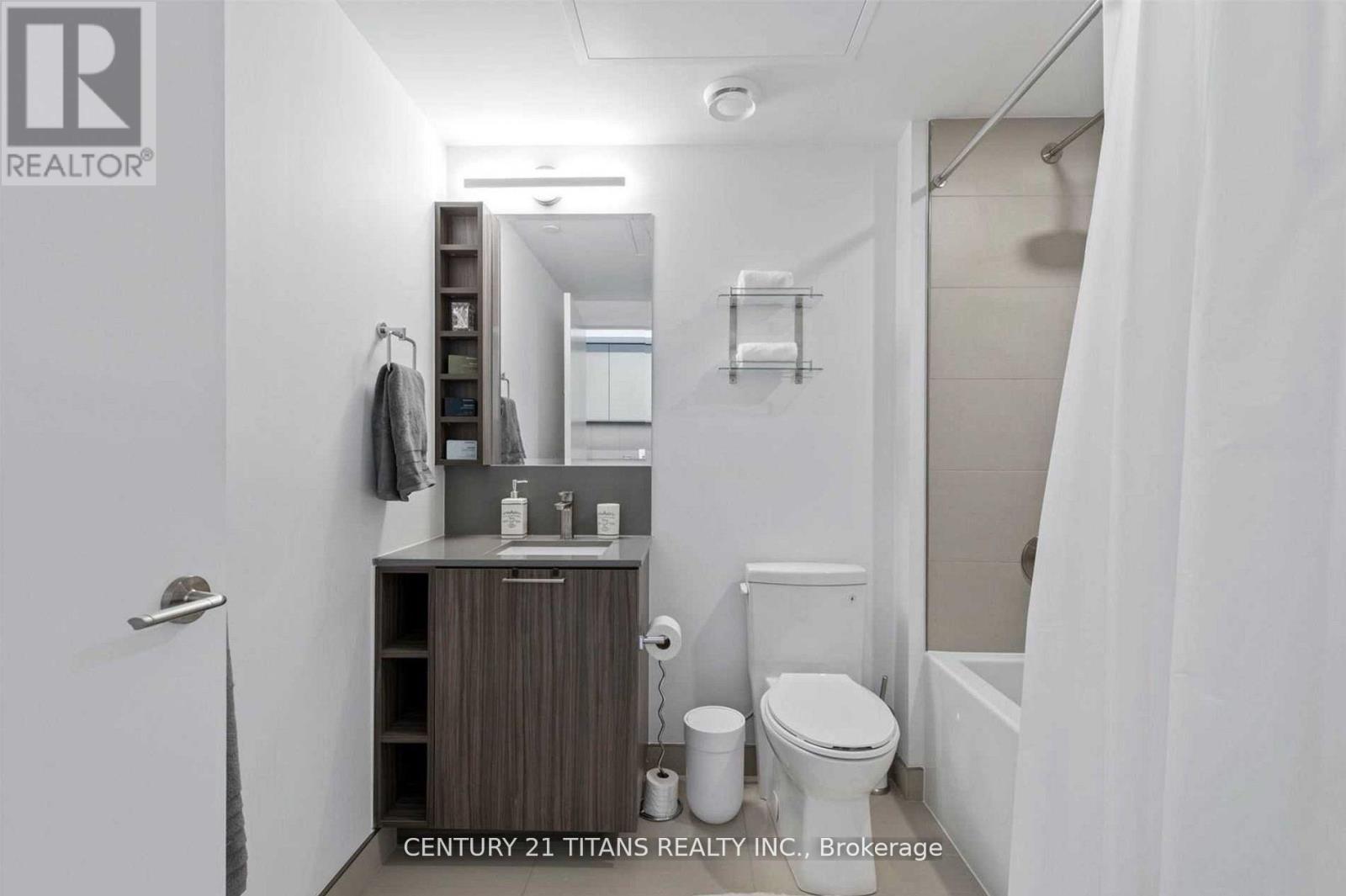 1922 - 19 Western Battery Road, Toronto, ON - Indoor Photo Showing Bathroom