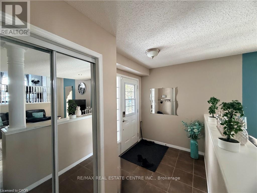 15 Gees Way, Cambridge, ON - Indoor Photo Showing Other Room