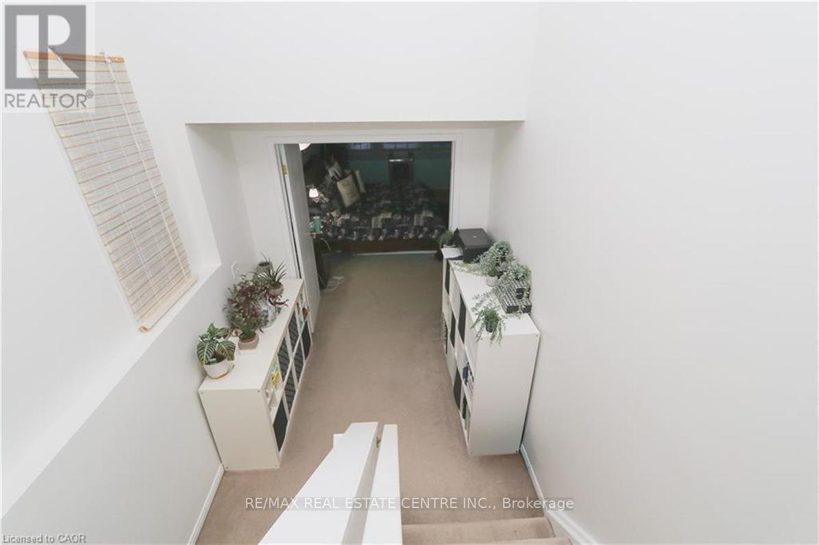 15 Gees Way, Cambridge, ON - Indoor Photo Showing Laundry Room
