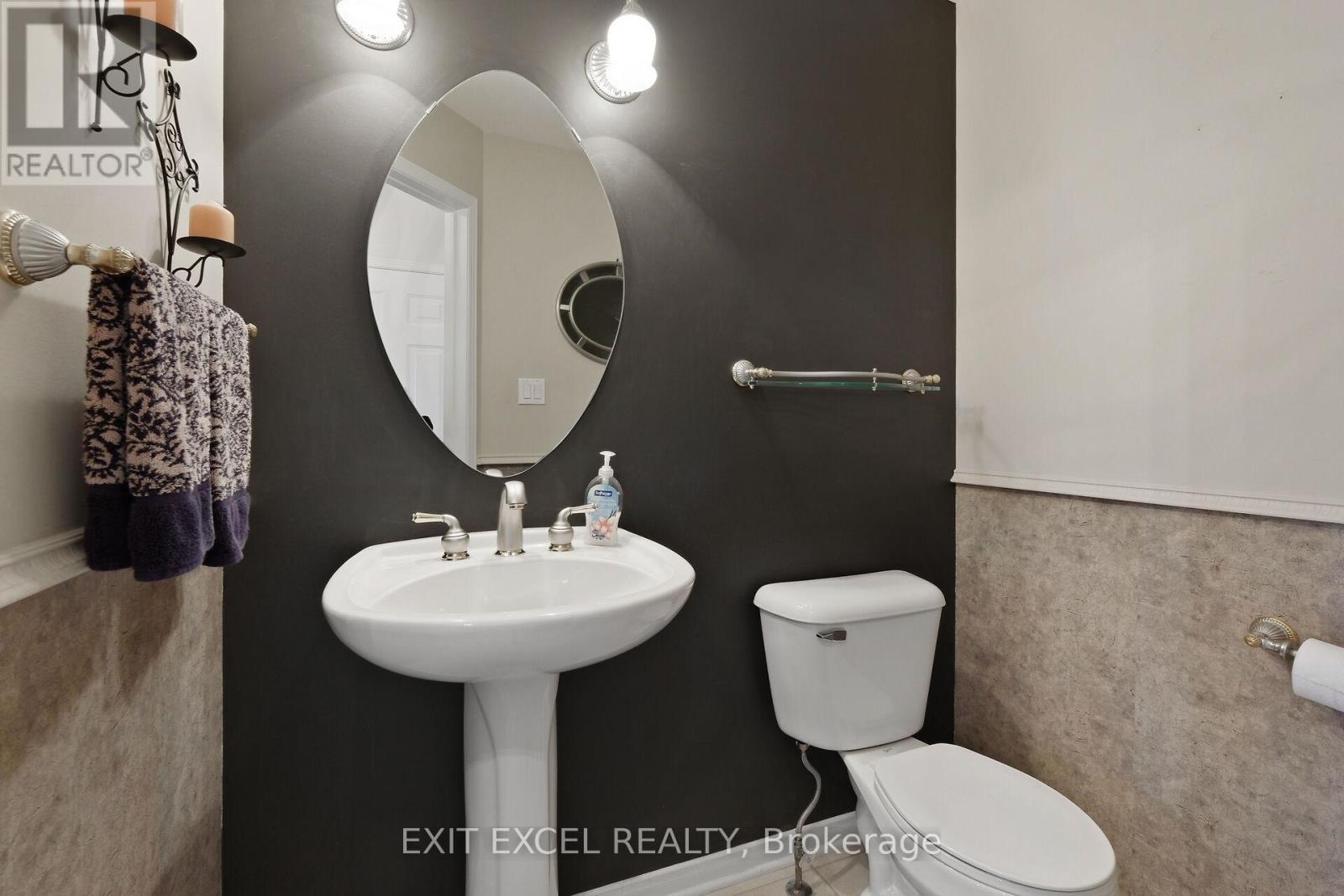 67 Hawktree, Ottawa, ON - Indoor Photo Showing Bathroom