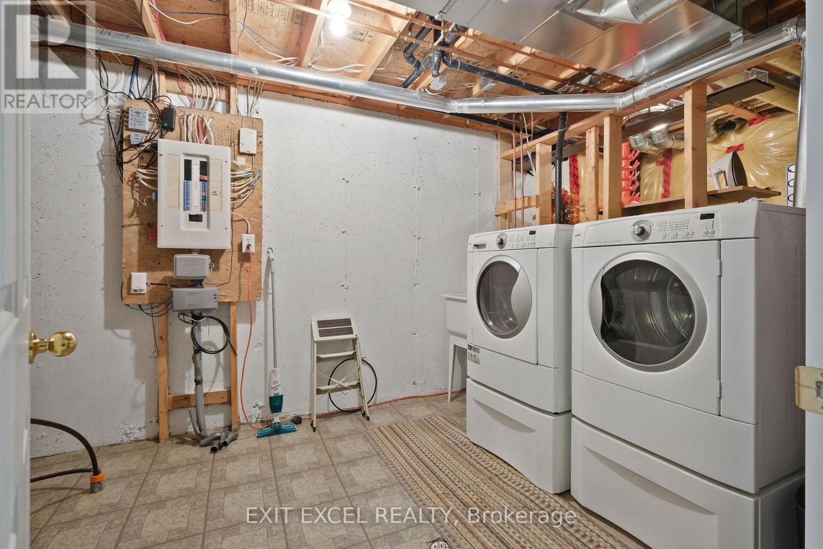 67 Hawktree, Ottawa, ON - Indoor Photo Showing Laundry Room