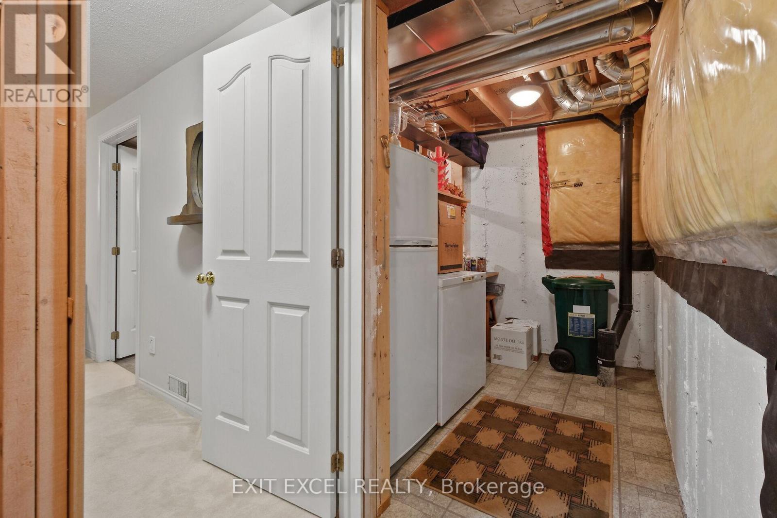 67 Hawktree, Ottawa, ON - Indoor Photo Showing Other Room