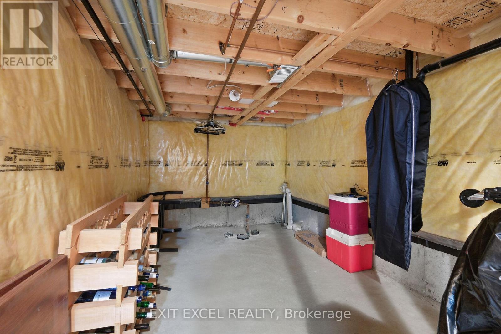 67 Hawktree, Ottawa, ON - Indoor
