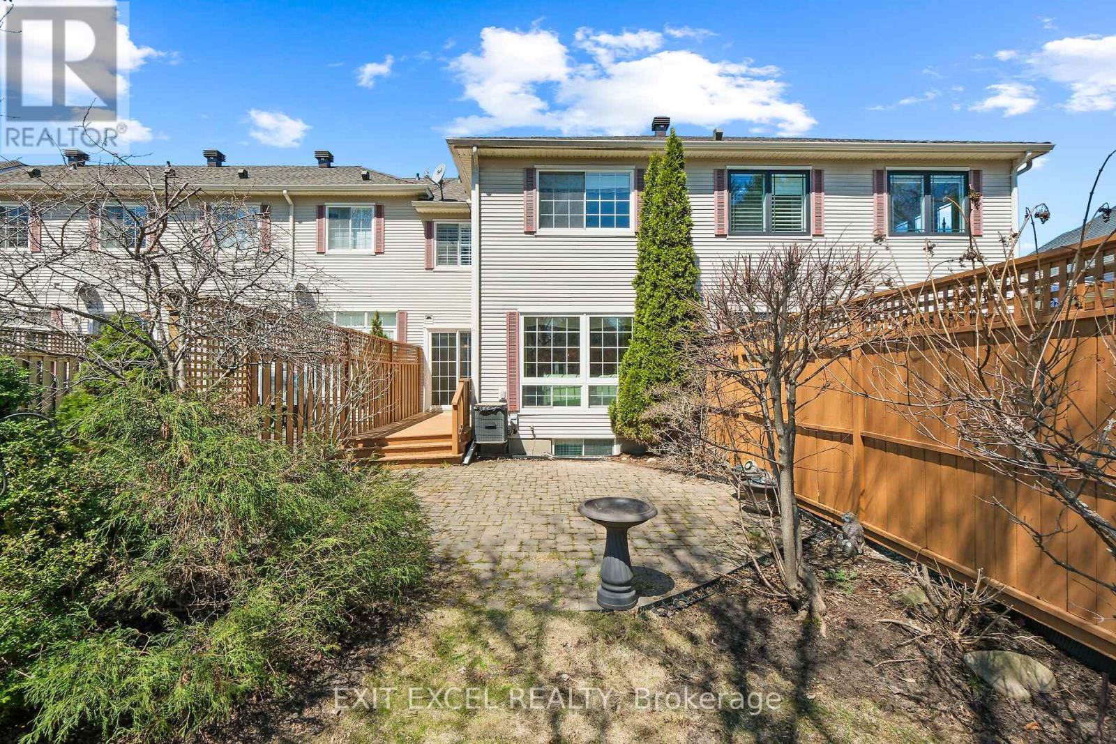 67 Hawktree, Ottawa, ON - Outdoor