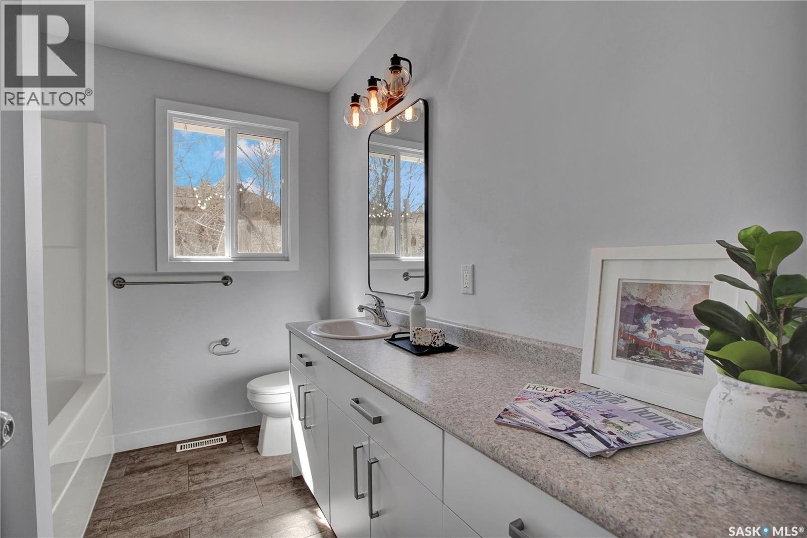 3339 Fairlight Drive, Saskatoon, SK - Indoor Photo Showing Bathroom
