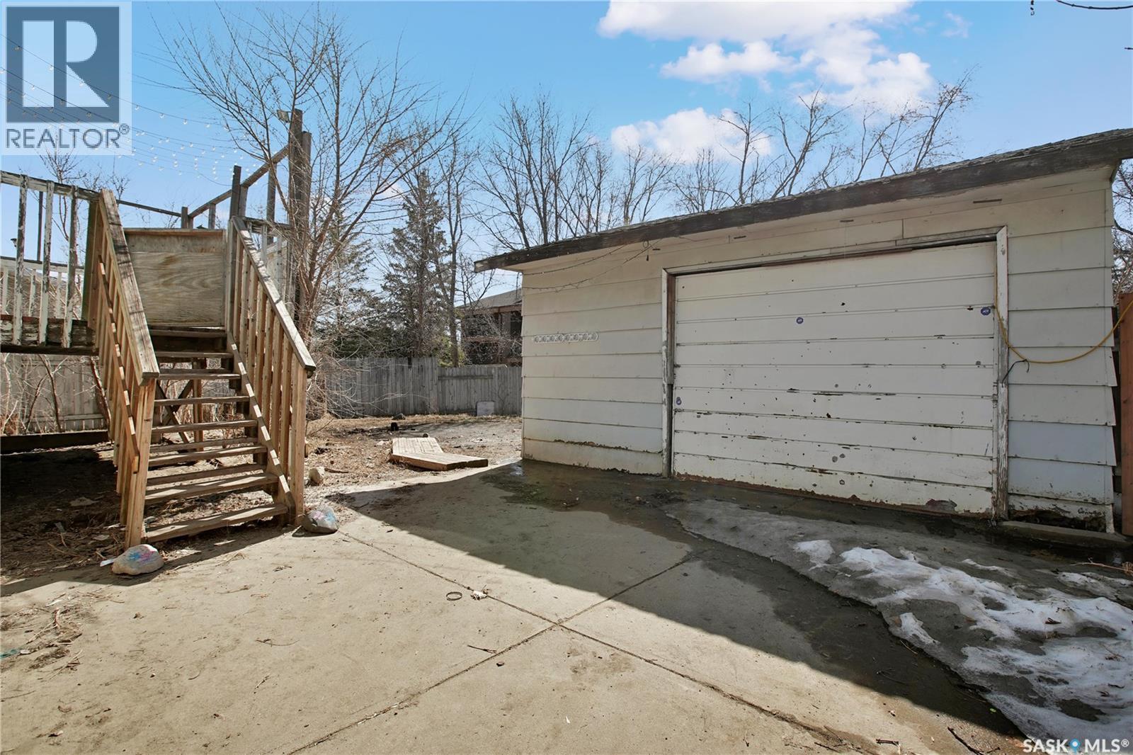 3339 Fairlight Drive, Saskatoon, SK - Outdoor With Exterior