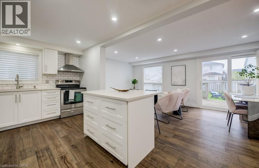 255 Highbrook Crescent, Kitchener, ON - Indoor Photo Showing Kitchen