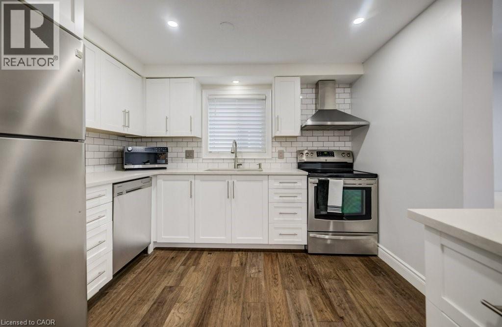 255 Highbrook Crescent, Kitchener, ON - Indoor Photo Showing Kitchen With Stainless Steel Kitchen