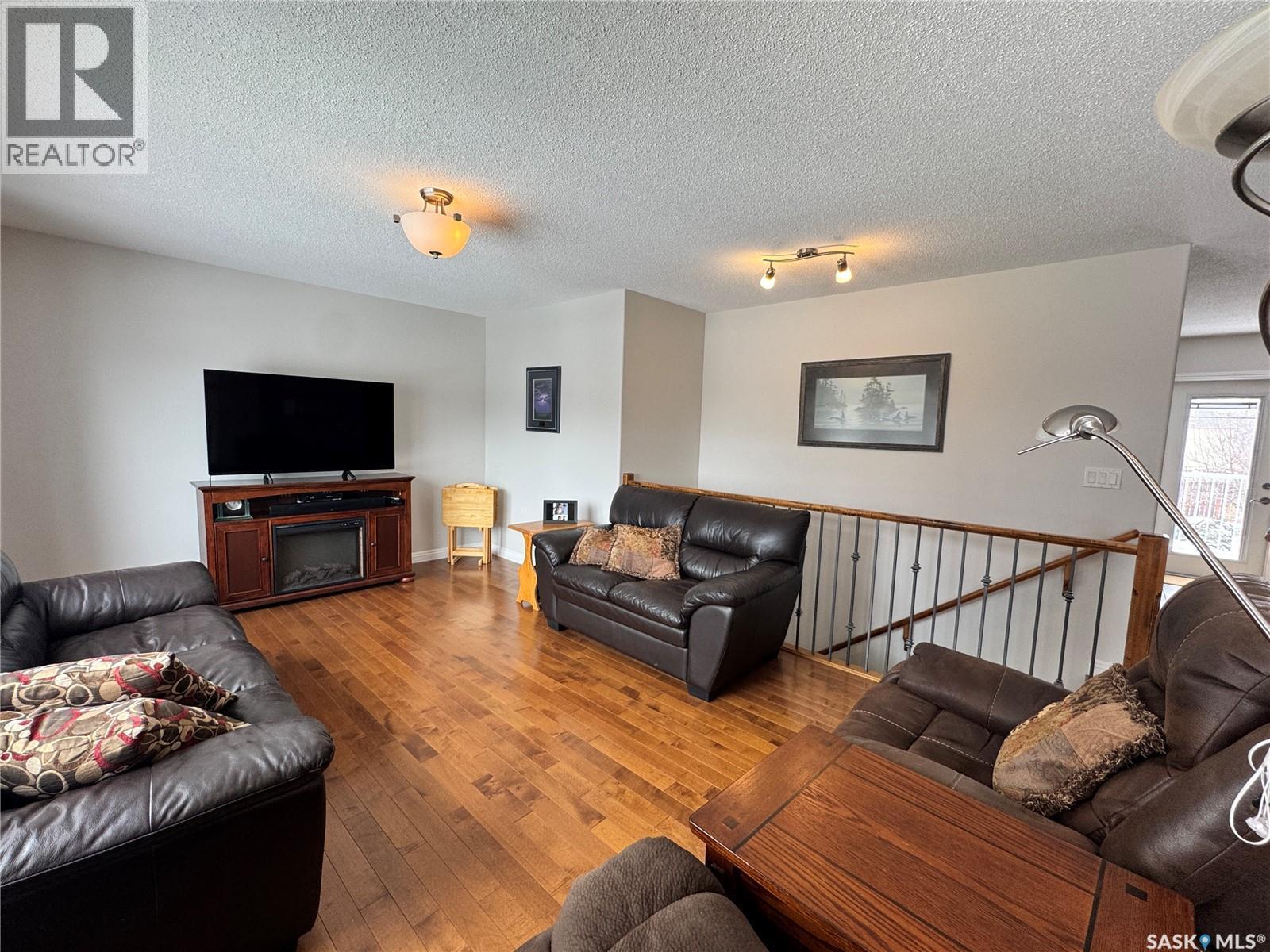 218 5Th Avenue E, Biggar, SK - Indoor Photo Showing Living Room