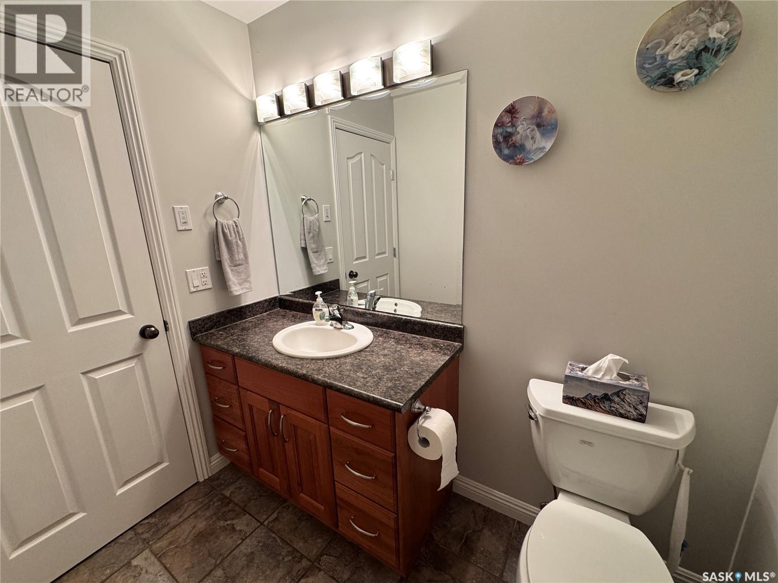 218 5Th Avenue E, Biggar, SK - Indoor Photo Showing Bathroom