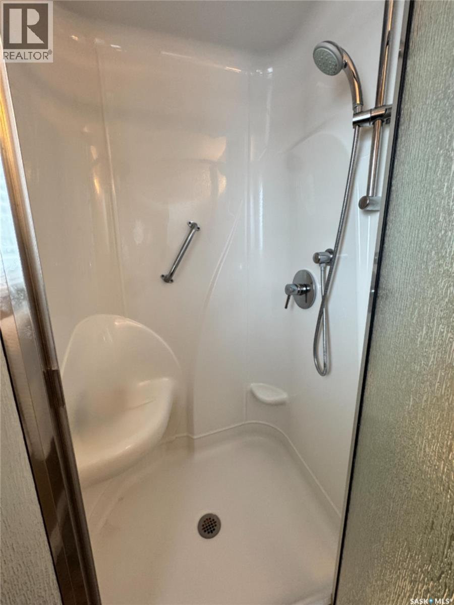 218 5Th Avenue E, Biggar, SK - Indoor Photo Showing Bathroom