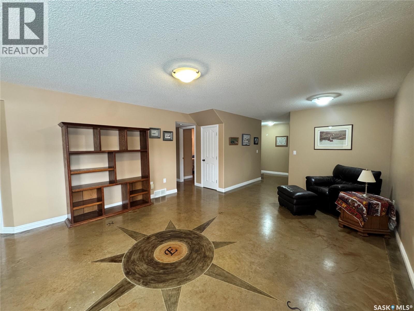 218 5Th Avenue E, Biggar, SK - Indoor Photo Showing Other Room