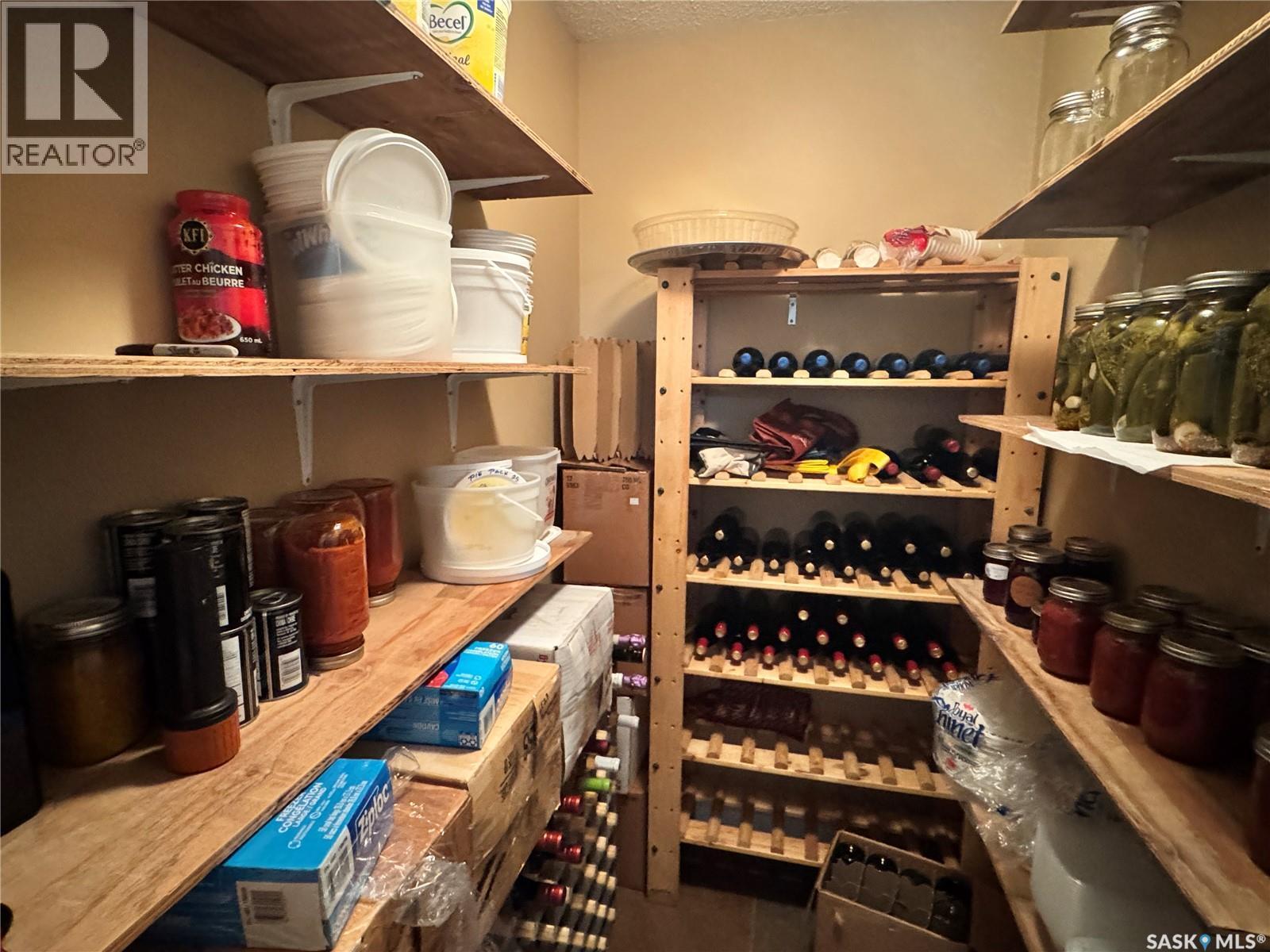 218 5Th Avenue E, Biggar, SK - Indoor With Storage